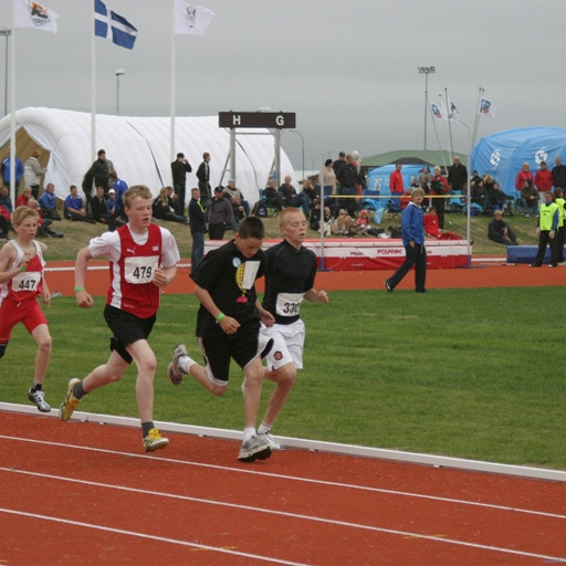 Jóhann Björn að keppa í 800m