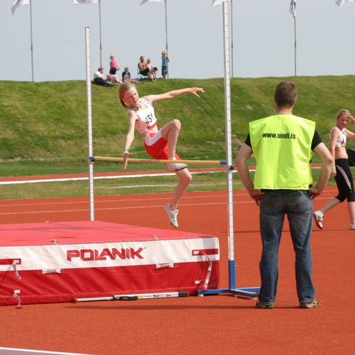 Sandra Sif að keppa í hástökki