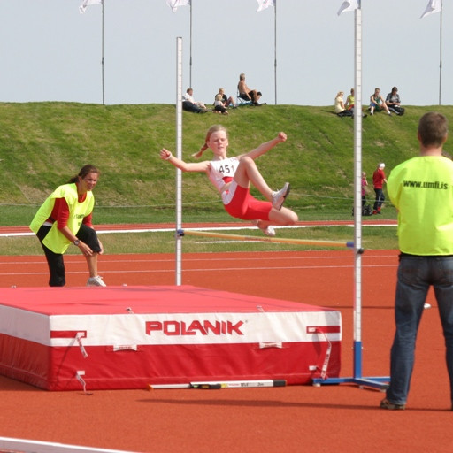 Sandra Sif að keppa í hástökki