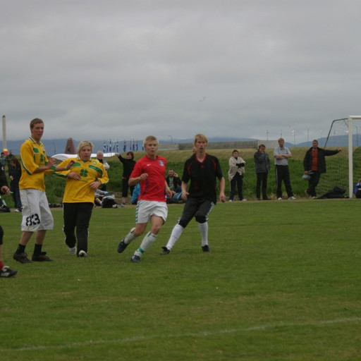 Ingimar í baráttunni í teignum