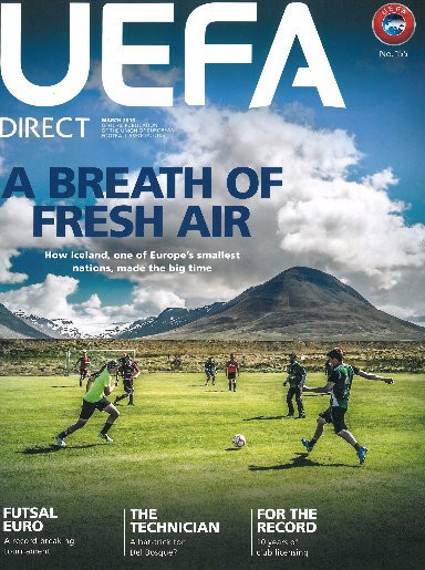 Forsíðuna sem um ræðir prýðir þessi fallega mynd frá Hofsósi.