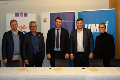 Á myndinni eru frá vinstri:  Andri Stefánsson framkvæmdastjóri ÍSÍ, Lárus L. Blöndal forseti ÍSÍ, Ás…