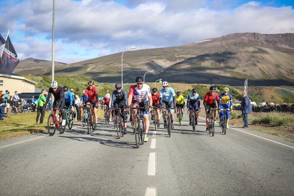 Hjólreiðakempur þeysa af stað í blíðunni 2019. Mynd frá Feykir.is 
Ljósmyndari HJALTI ÁRNA