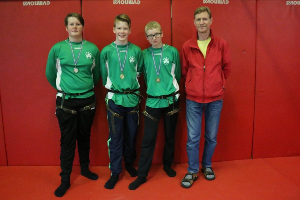 Glímukapparnir frá Varmahlíð, ásamt Karli Lúðvíkssyni. Frá vinstri: Þórir Árni Jóelsson, Guðmundur S…