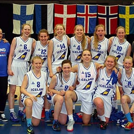 Bríet Lilja Sigurðardóttir og Linda Þórdís Róbertsdóttir og U16 lið Íslands þegar þær urðu Norðurlan…
